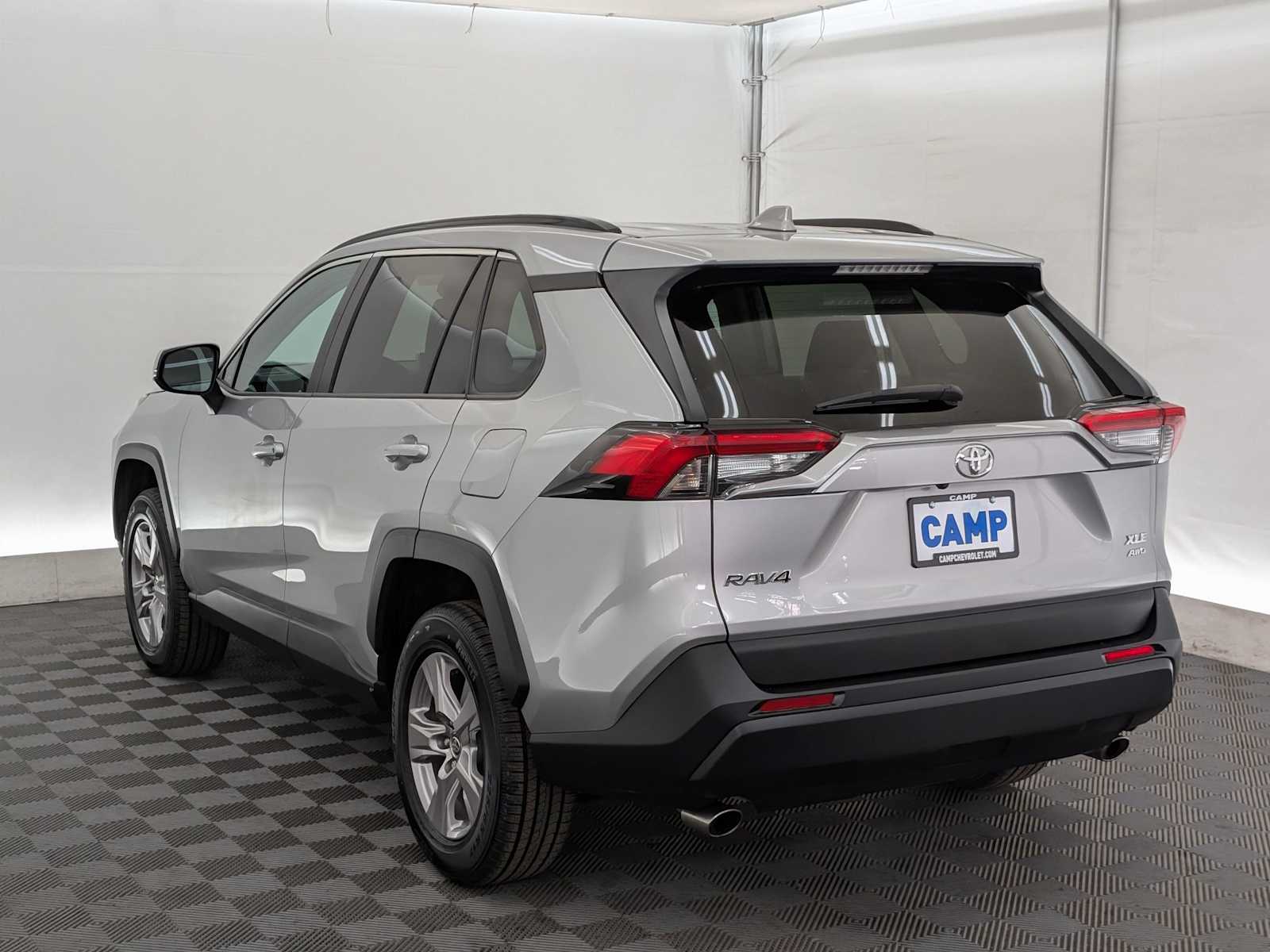 2023 Toyota RAV4 XLE photo 3