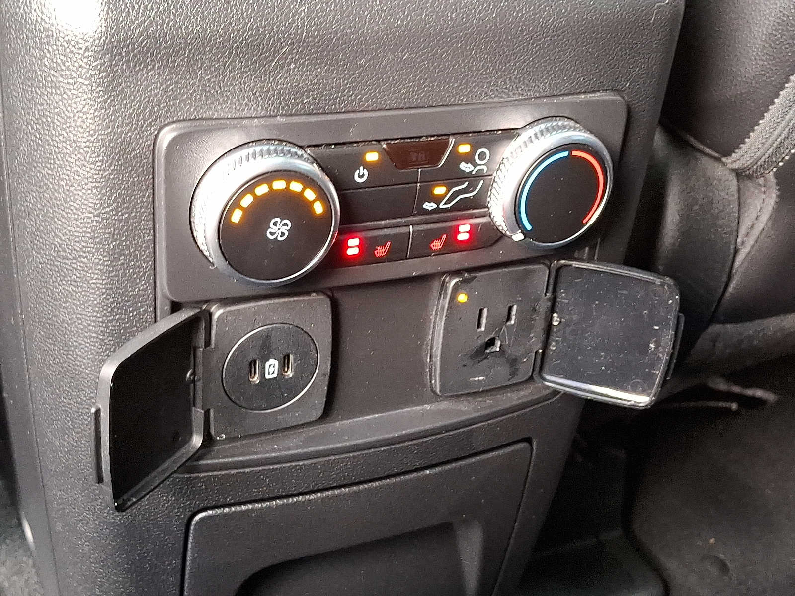 2023 Ford Explorer ST photo 8