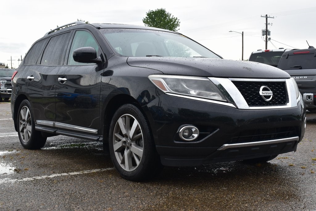 2015 Nissan Pathfinder Platinum photo 2
