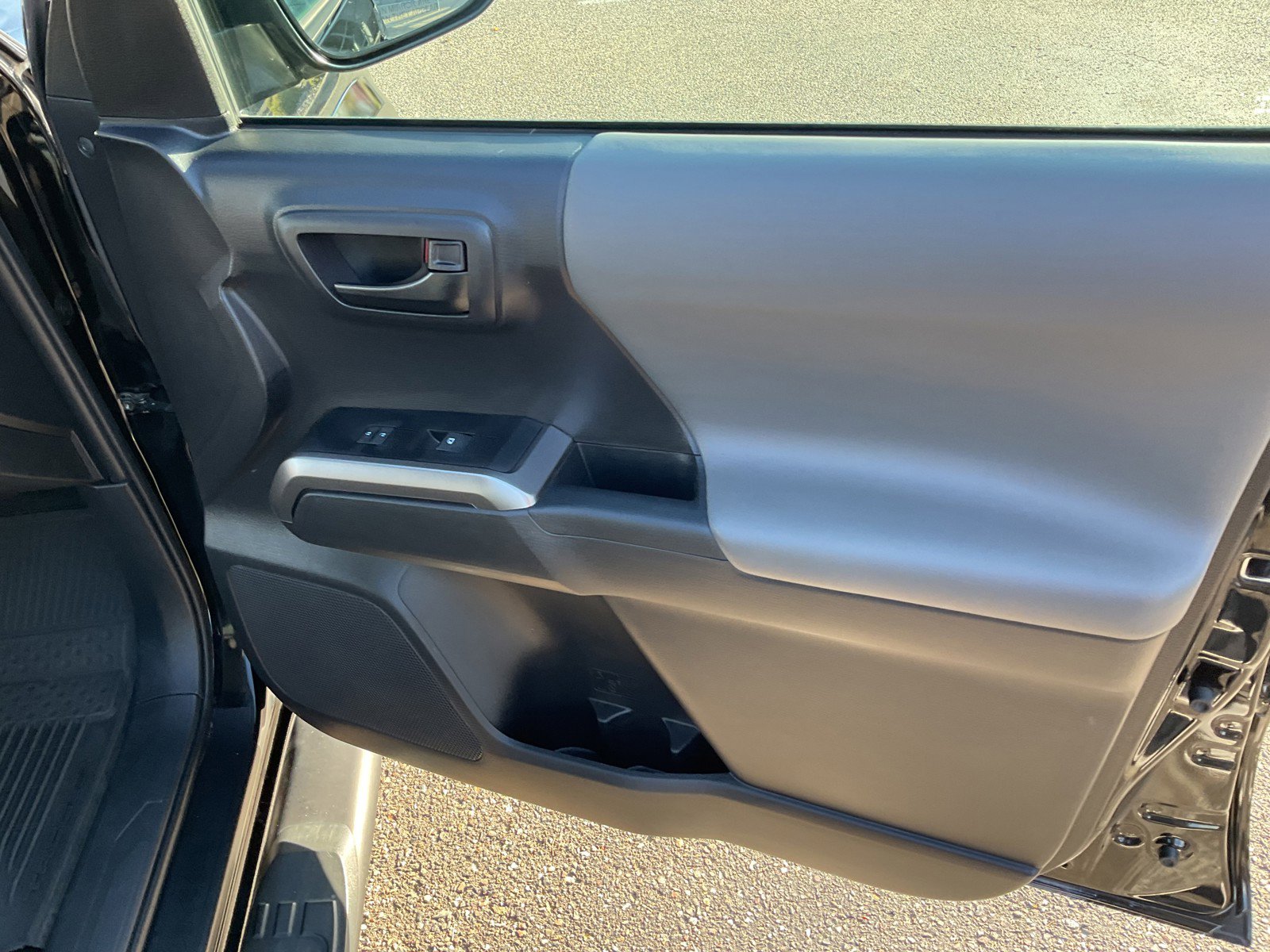 2023 Toyota Tacoma SR5 photo 27