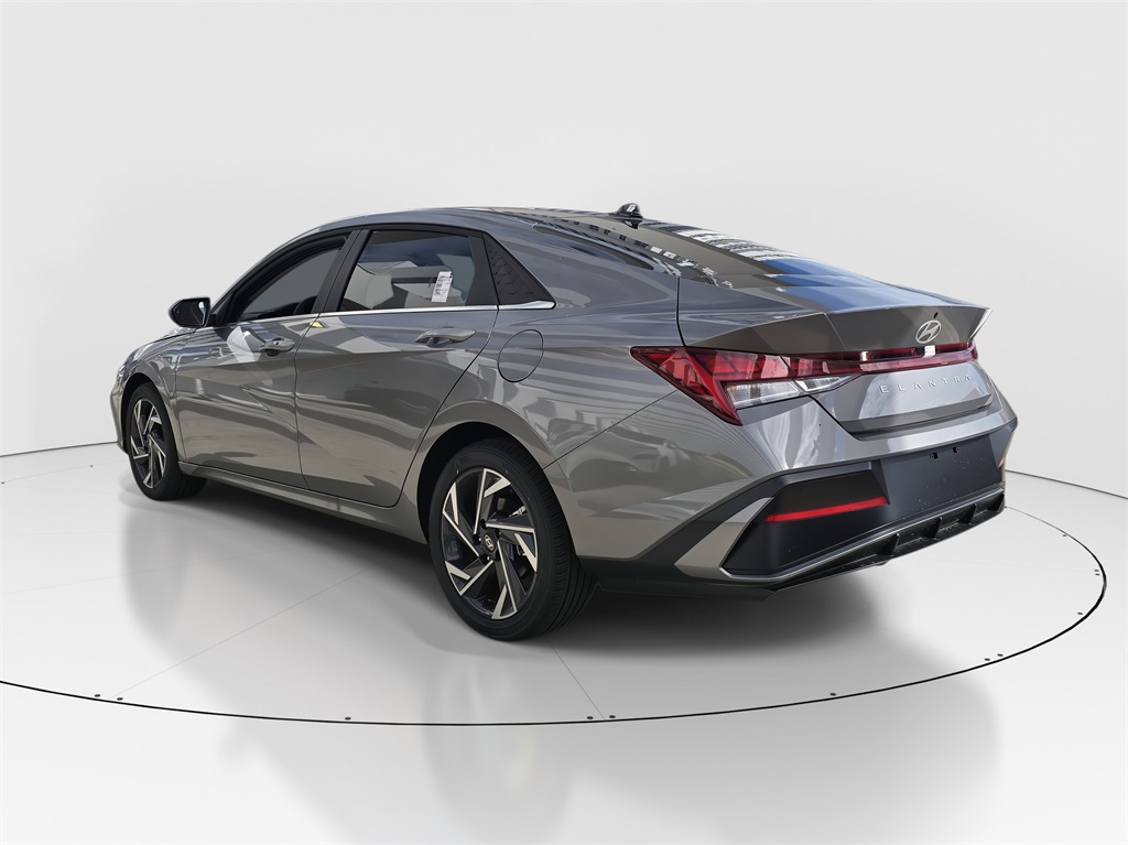 2025 Hyundai Elantra SEL Convenience photo 4