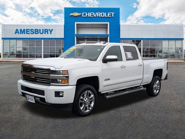 2015 Chevrolet Silverado 2500HD High Country photo 3