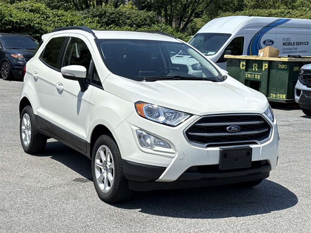 Used 2022 Diamond White Ford SE image 1