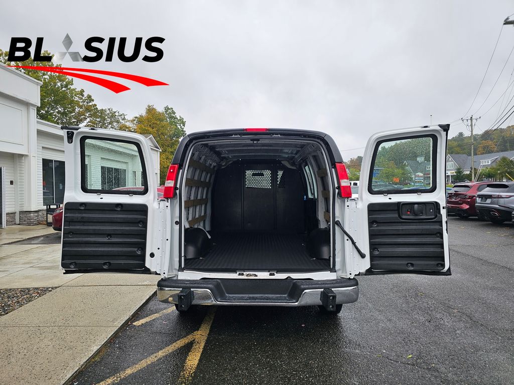 2023 Chevrolet Express 2500 Work Cargo Van photo 15
