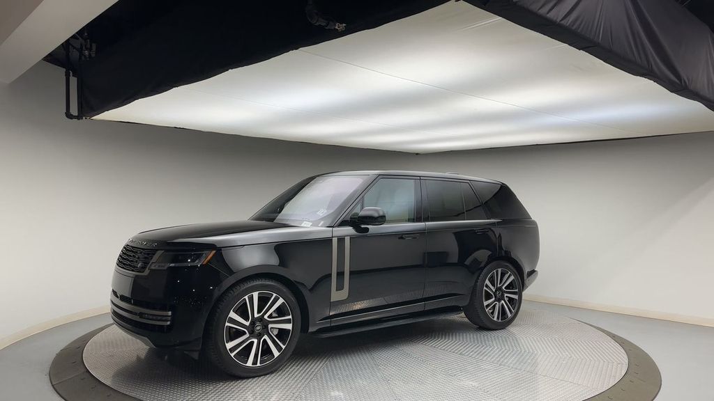 2023 Land Rover Range Rover SE photo 2