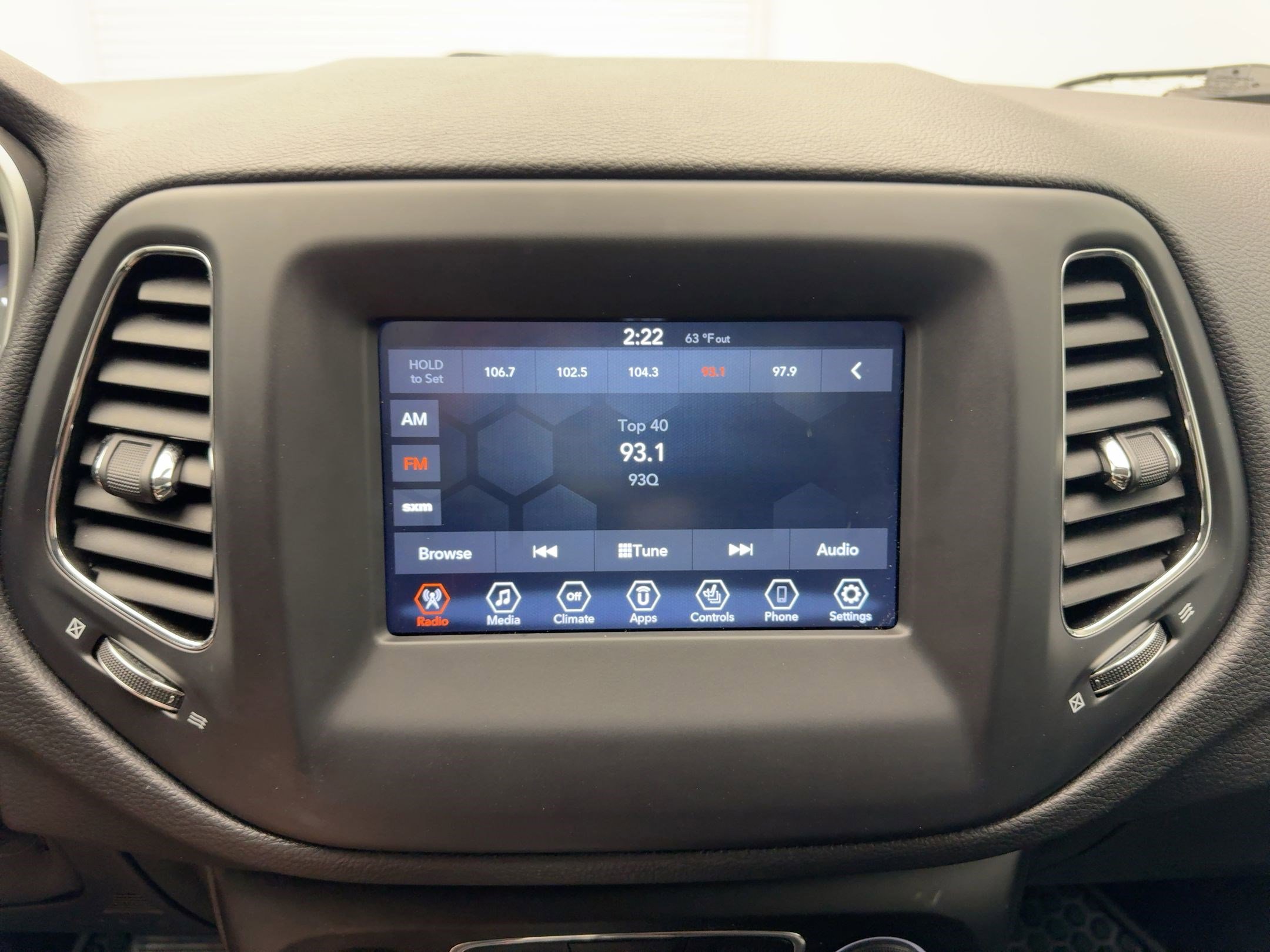 2020 Jeep Compass Latitude photo 22