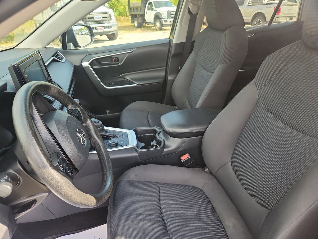 2019 Toyota RAV4 Hybrid LE photo 8