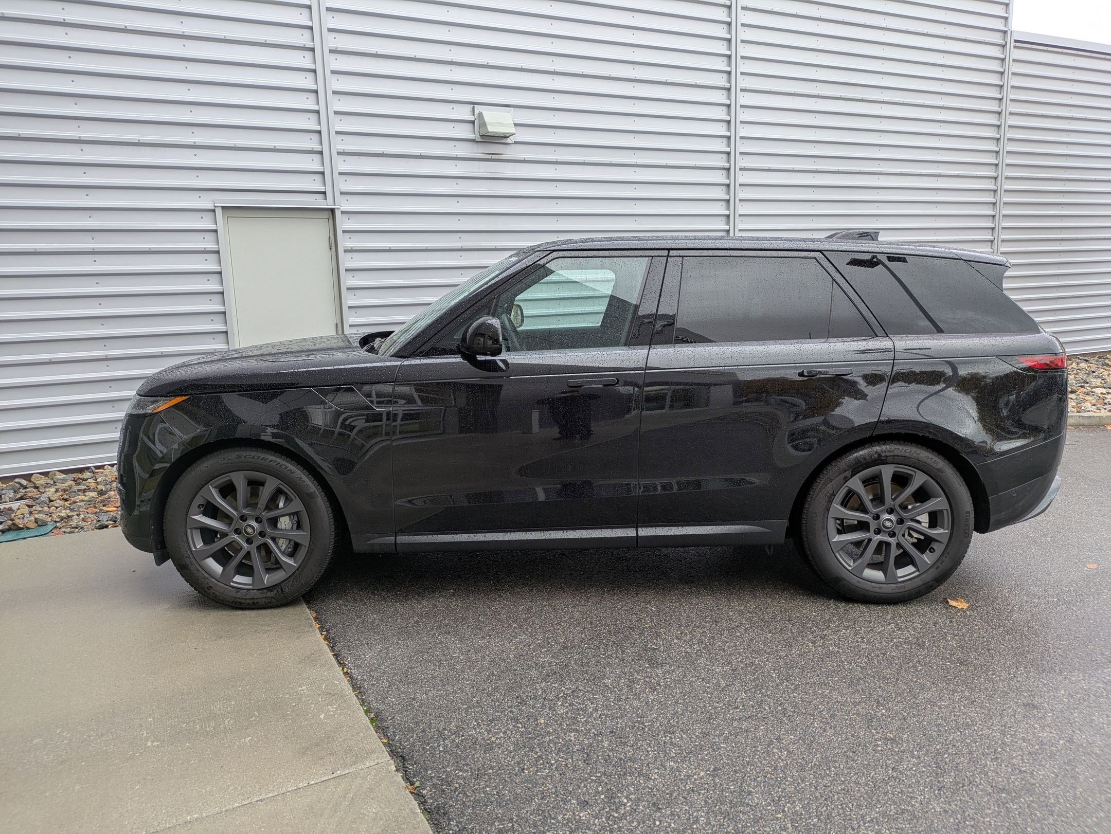 2025 Land Rover Range Rover Sport P360 S photo 2