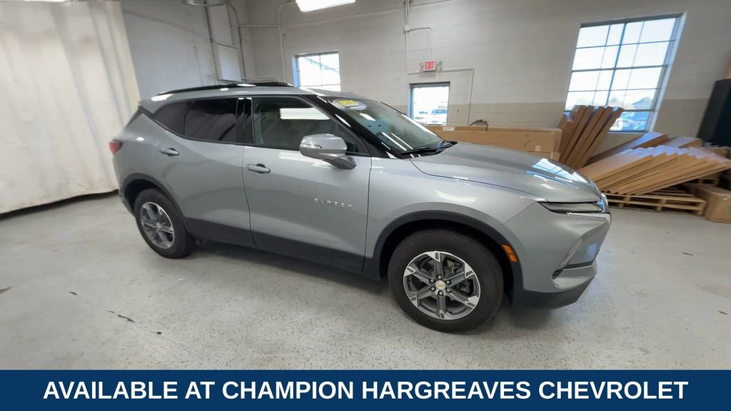 2024 Chevrolet Blazer 3LT photo 2
