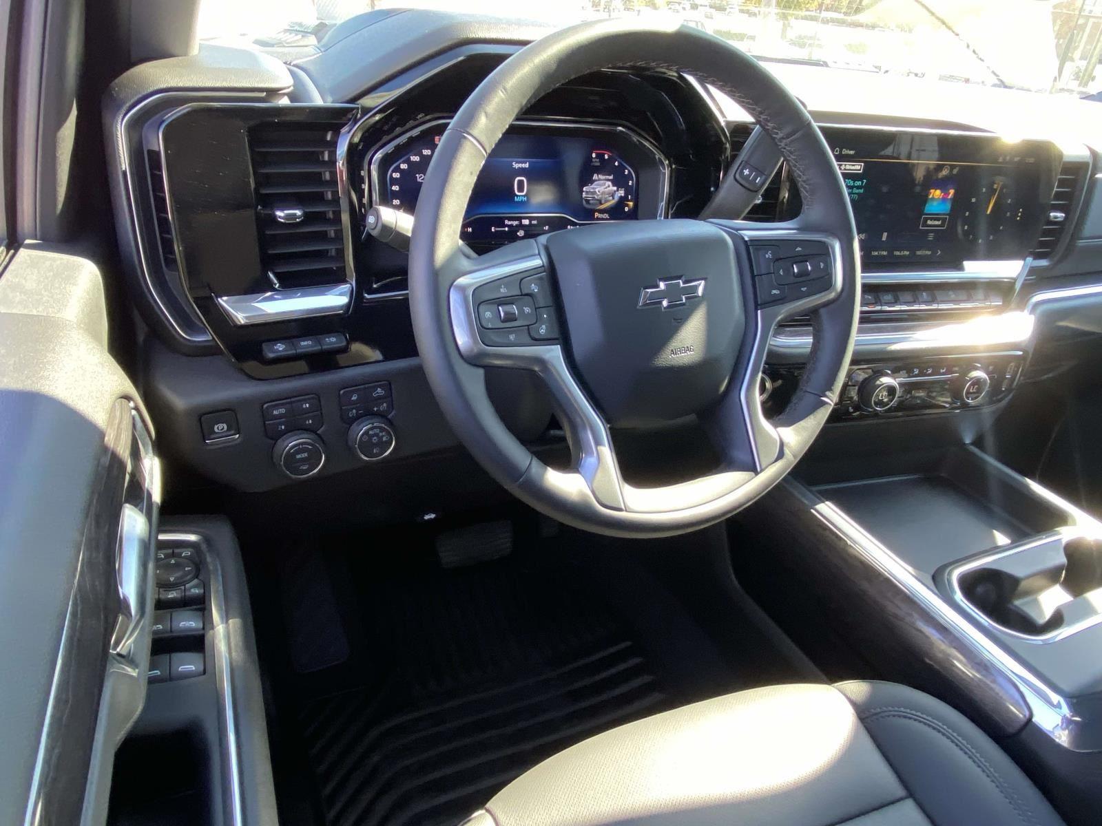 2025 Chevrolet Silverado 3500HD LTZ photo 2