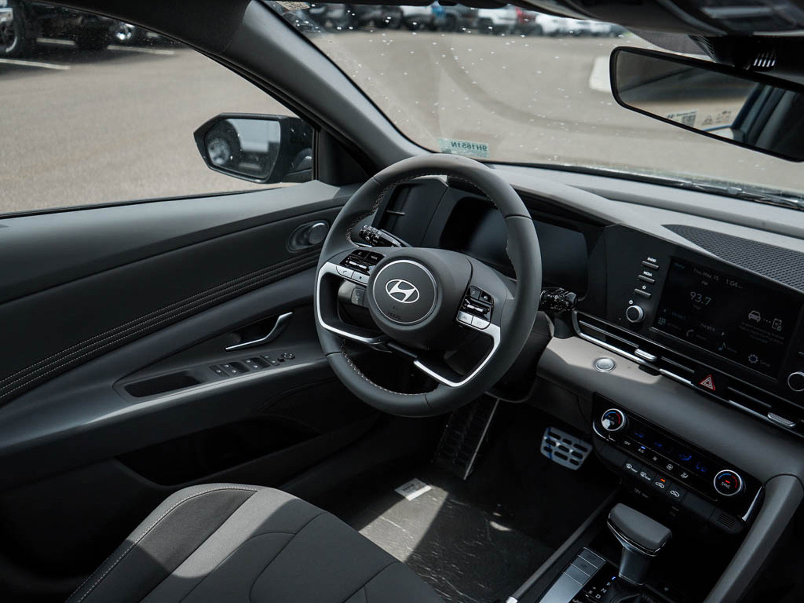 2025 Hyundai Elantra SEL Sport photo 11