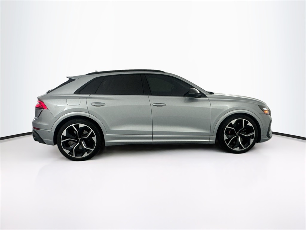 2024 Audi RS Q8 photo 4