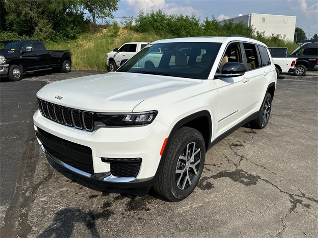 2025 Jeep Grand Cherokee Limited photo 2
