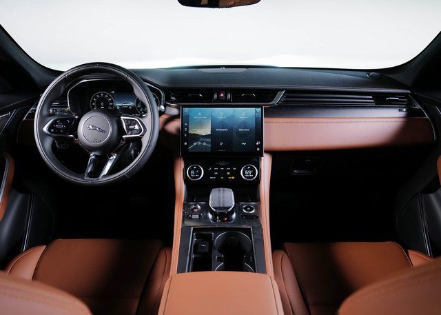2025 Jaguar F-PACE R-Dynamic S photo 3