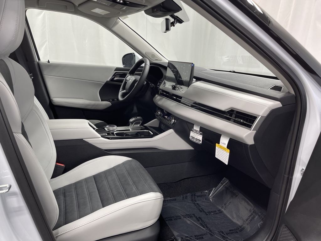 2025 Mitsubishi Outlander SE photo 25