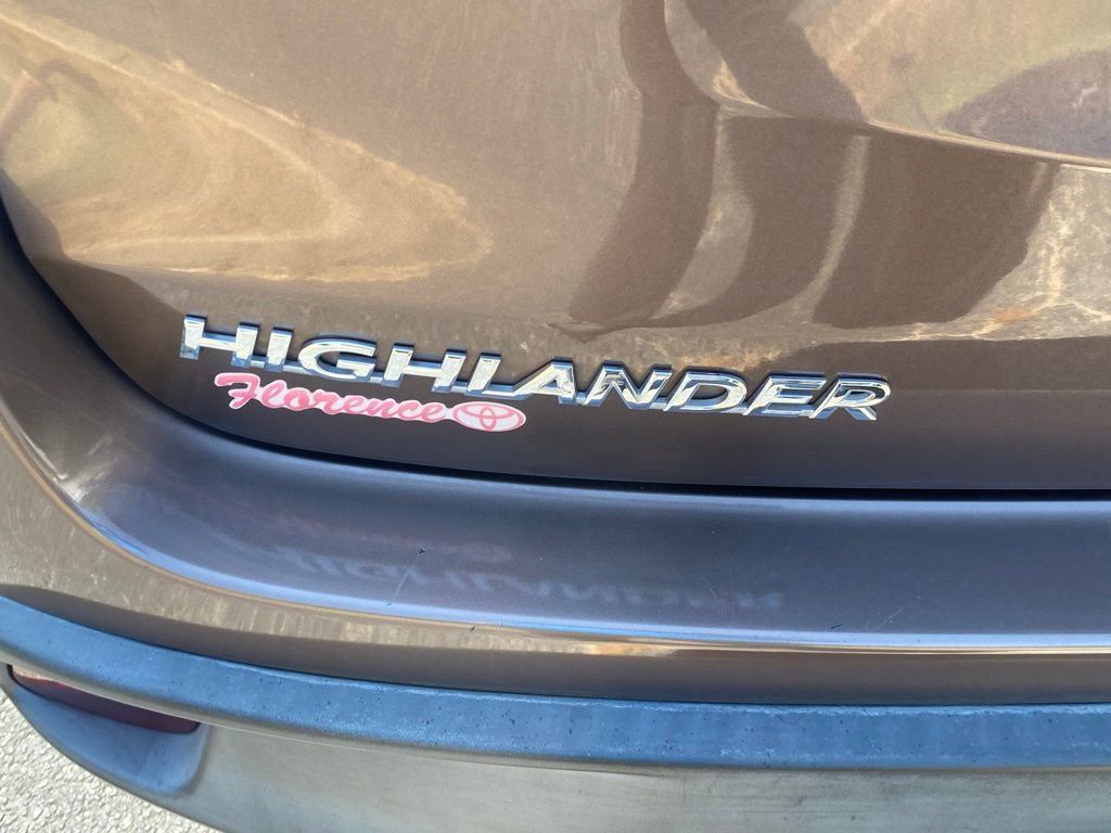 2017 Toyota Highlander LE Plus photo 11