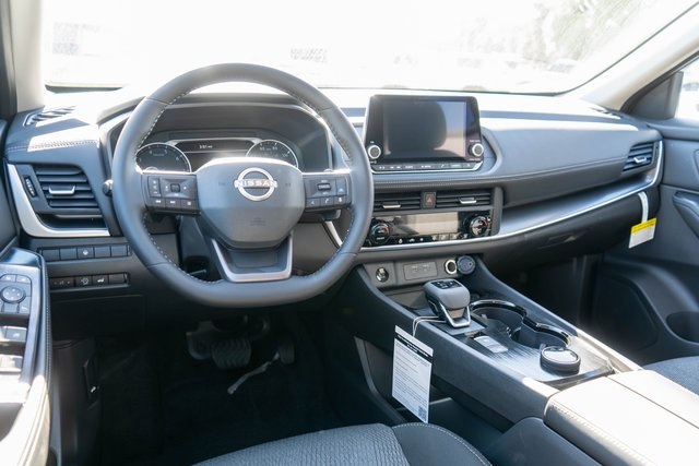 2026 Nissan Rogue SV photo 9