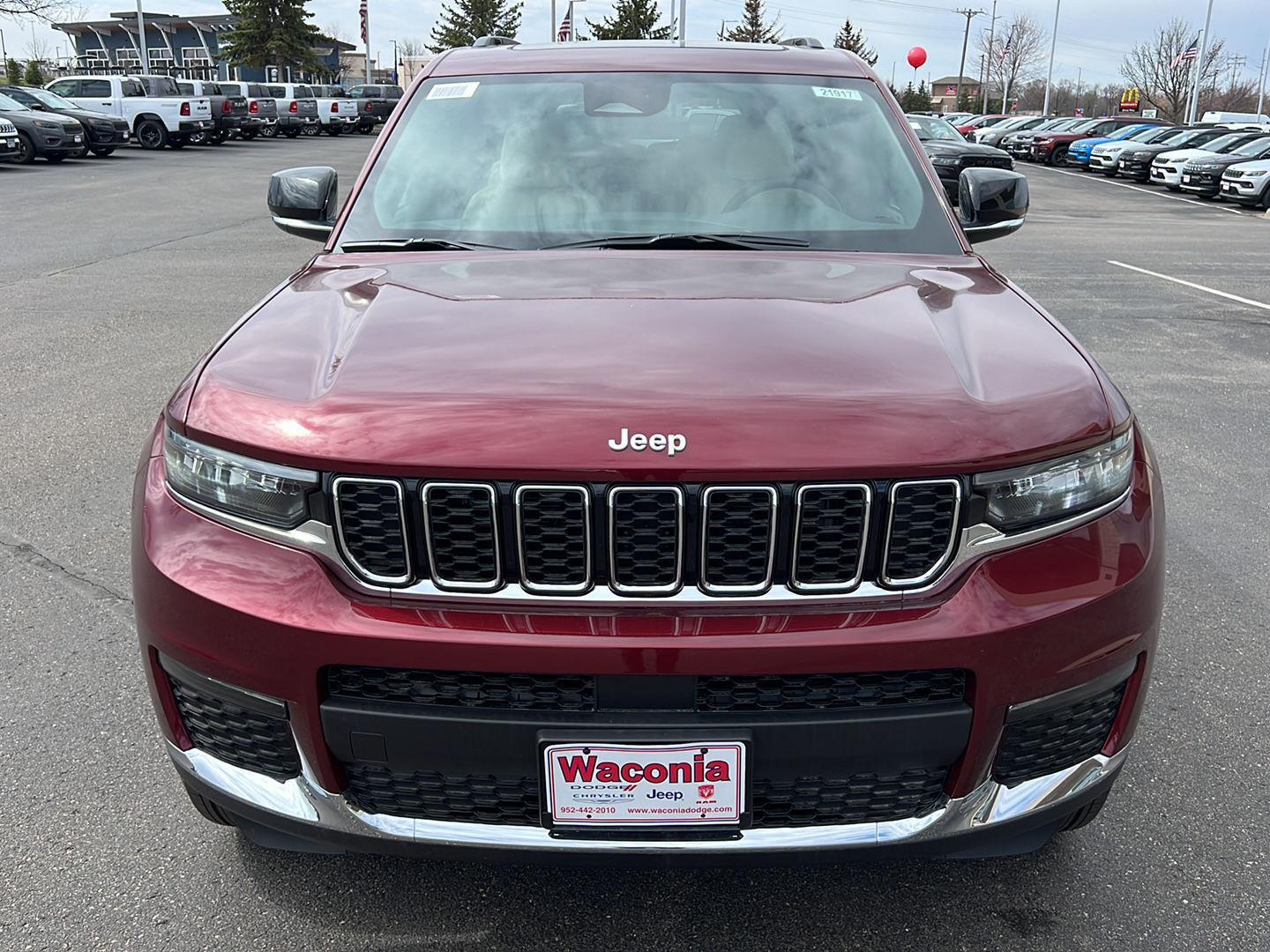 2025 Jeep Grand Cherokee Limited photo 3