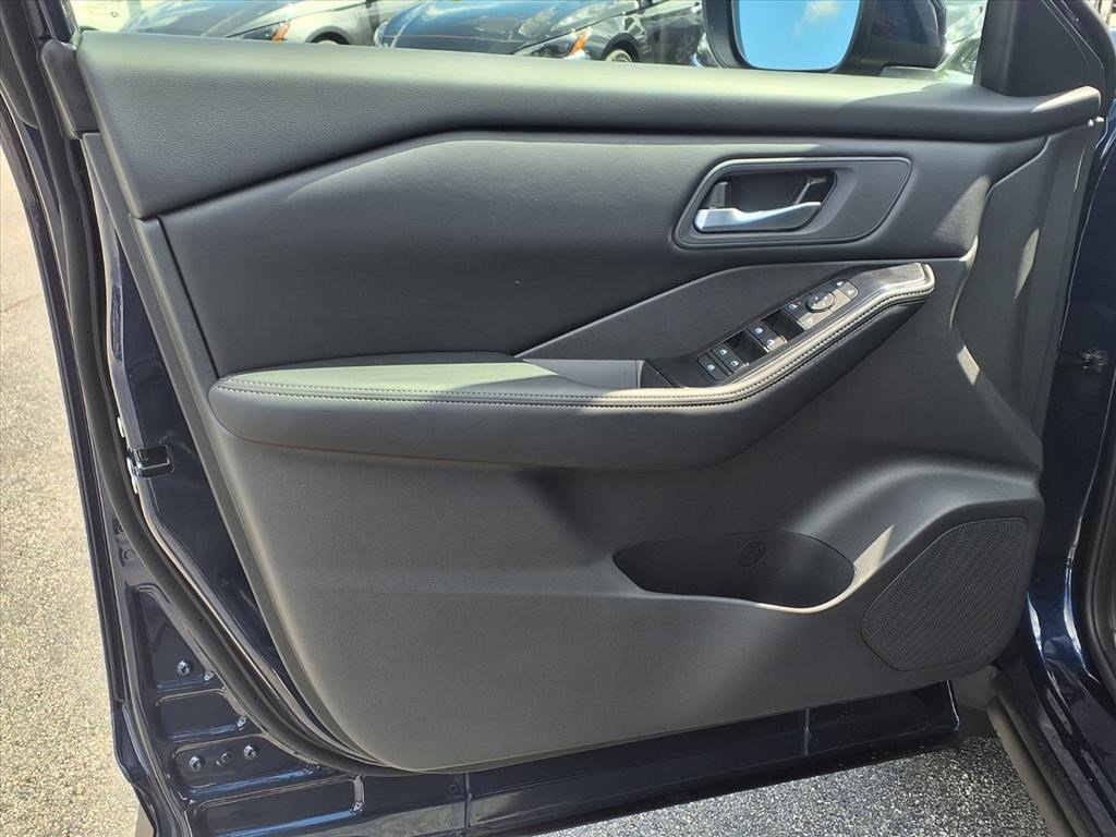 2026 Nissan Rogue SV photo 12