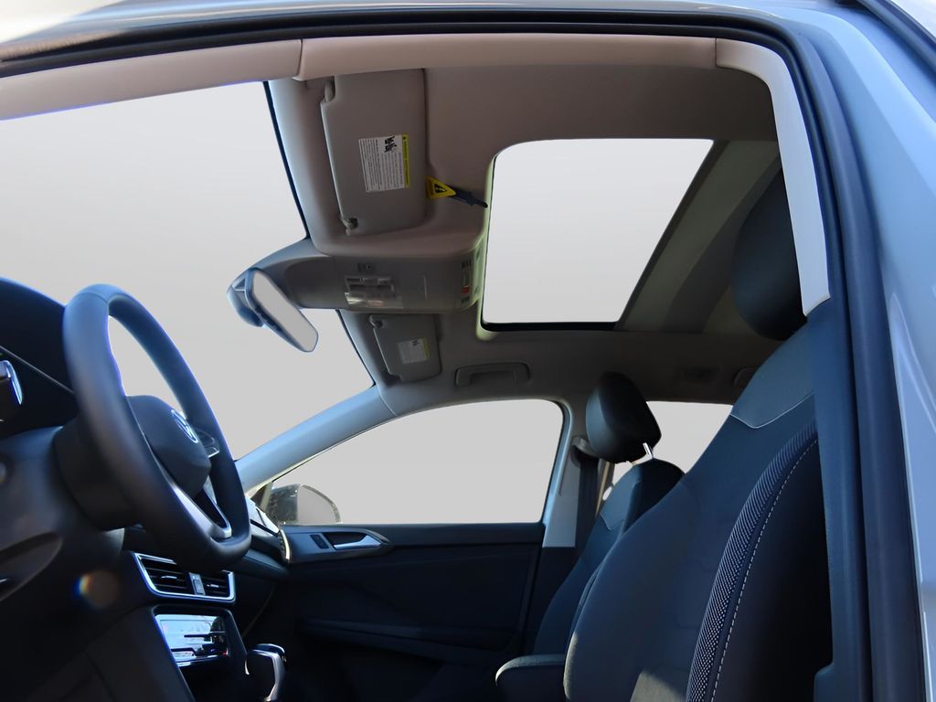 2025 Volkswagen Taos SE photo 34
