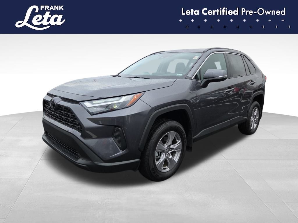 2025 Toyota RAV4 XLE's photo