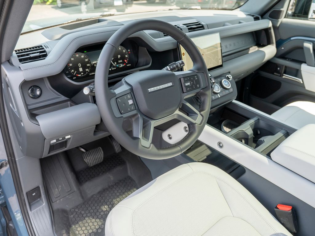 2025 Land Rover Defender 110 X-Dynamic SE photo 11