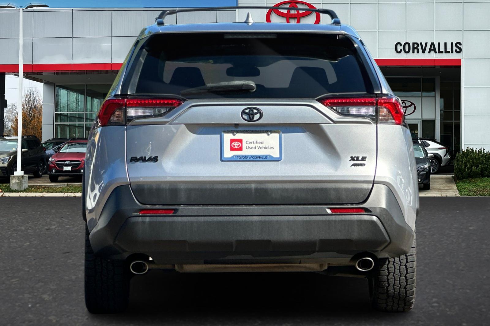 2022 Toyota RAV4 XLE photo 4