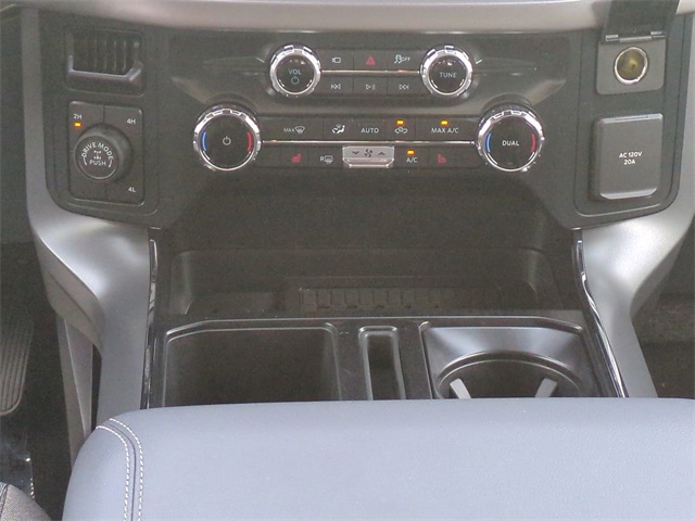 2025 Ford F-150 XLT photo 19