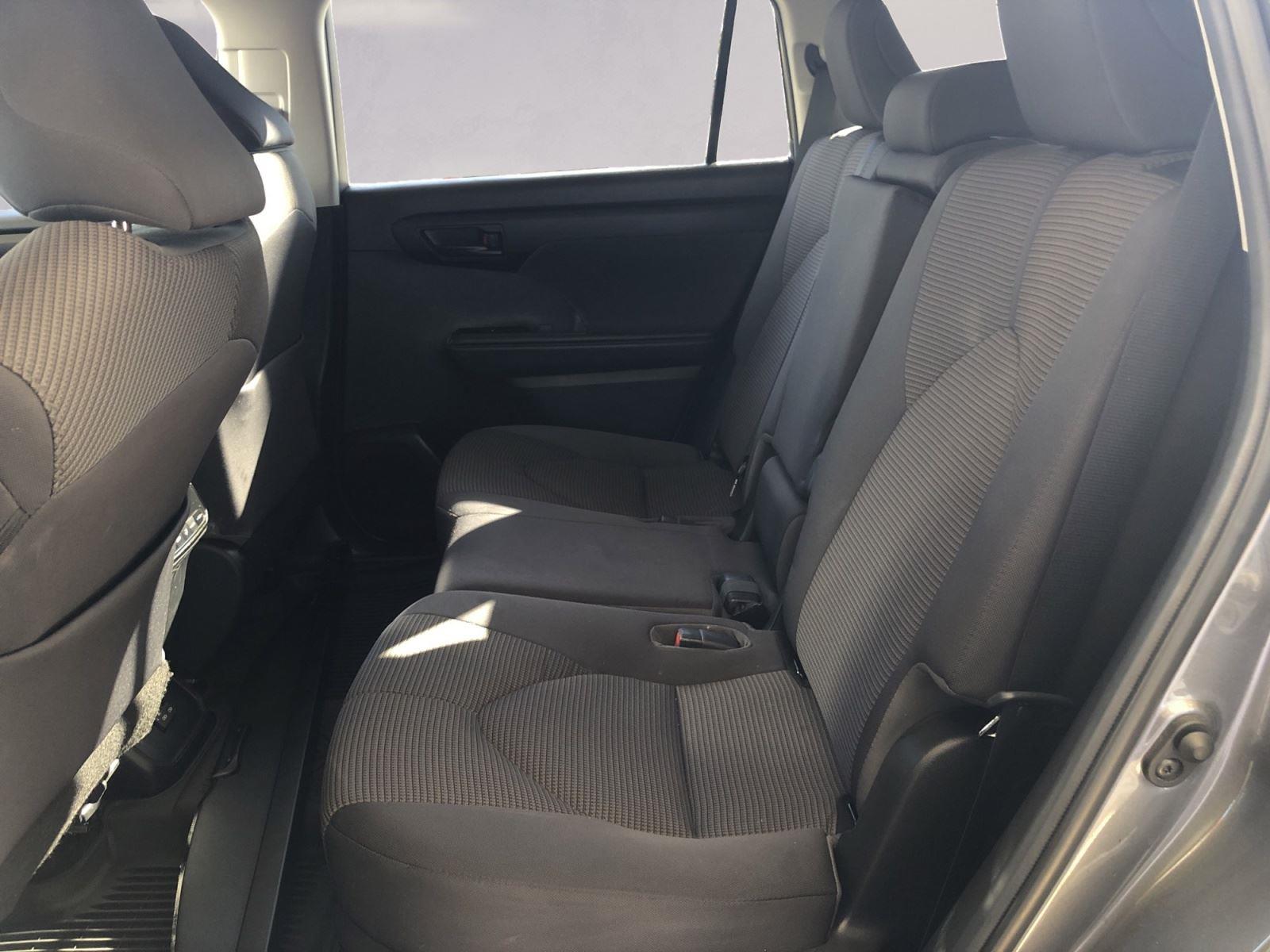 2023 Toyota Highlander LE photo 13