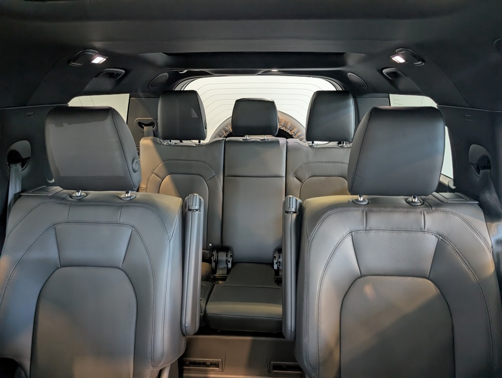 2025 Land Rover Defender 130 X photo 23