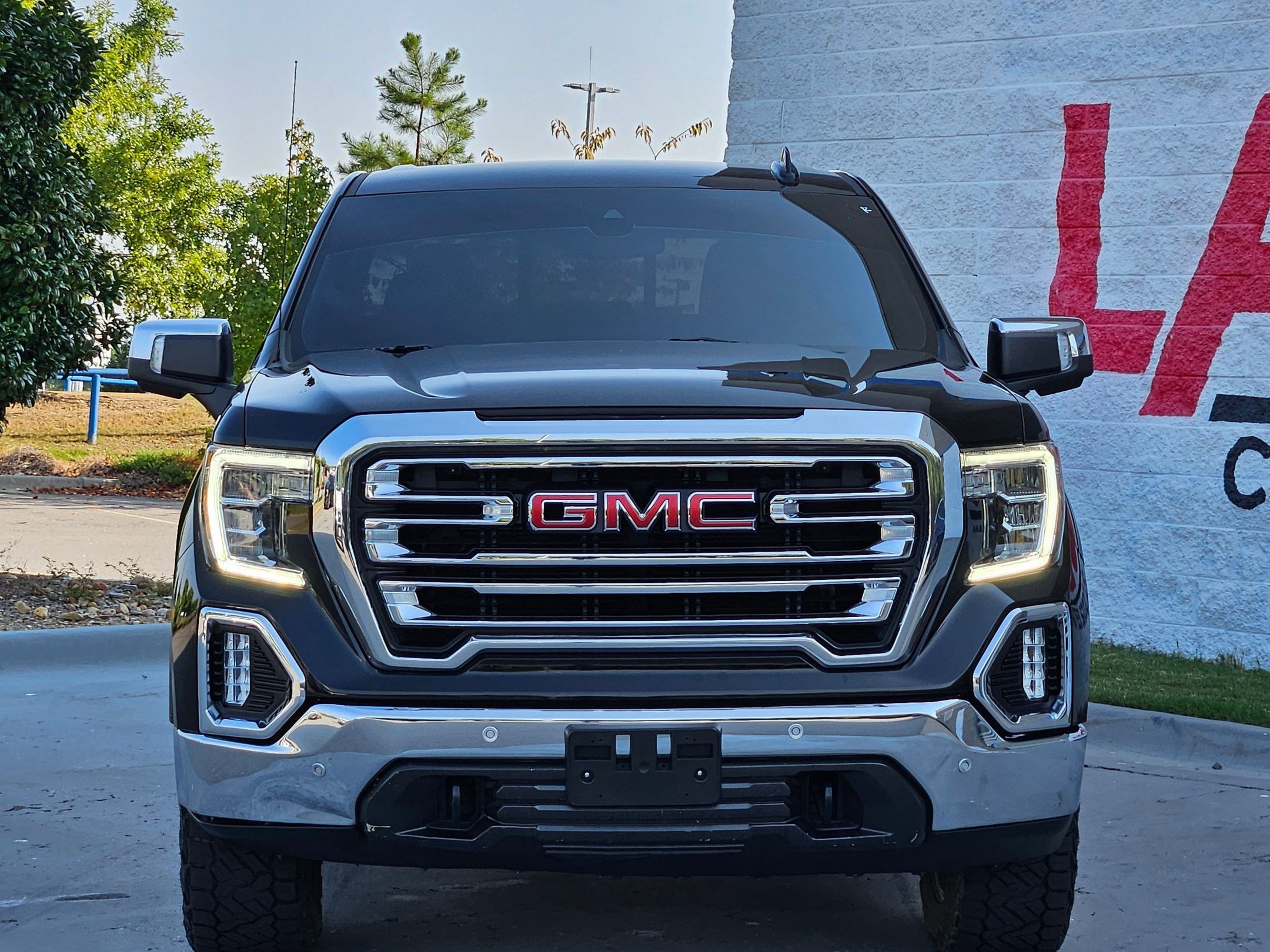 Used 2021 GMC Sierra 1500 SLT with VIN 3GTU9DED5MG319616 for sale in Little Rock