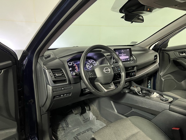 2025 Nissan Rogue SV photo 21