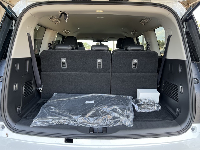 2025 Nissan Armada SV photo 8