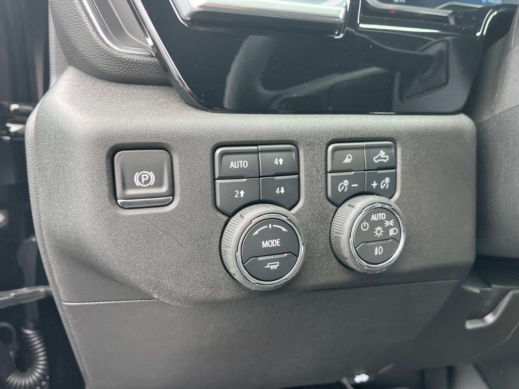 2025 Chevrolet Silverado 2500HD LTZ photo 16