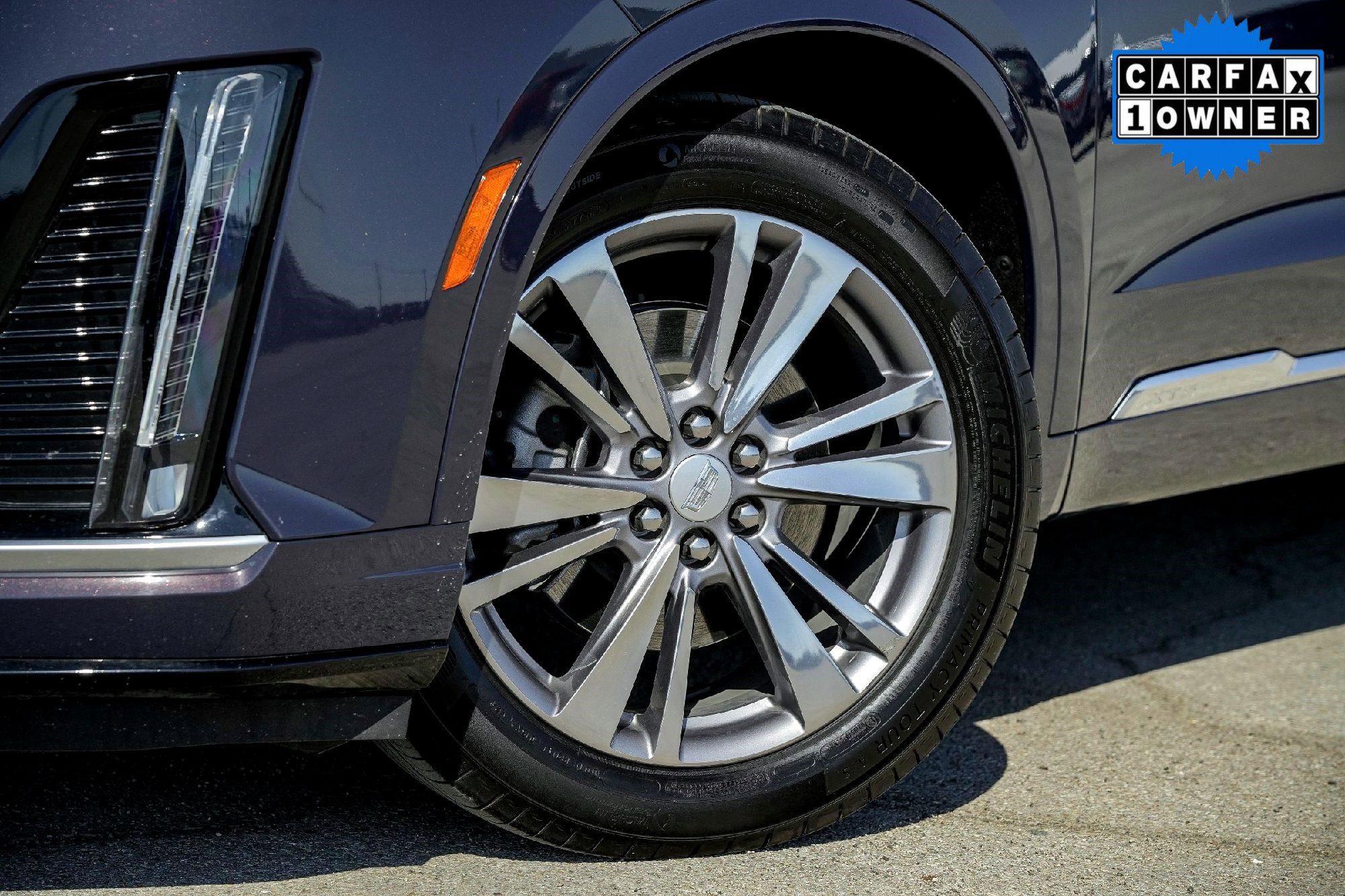 2025 Cadillac XT6 Premium Luxury photo 2
