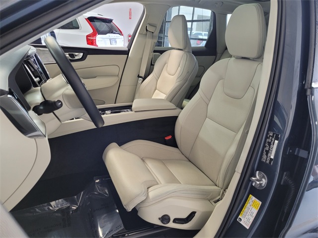 2022 Volvo XC60 Recharge Hybrid T8 Inscription photo 3