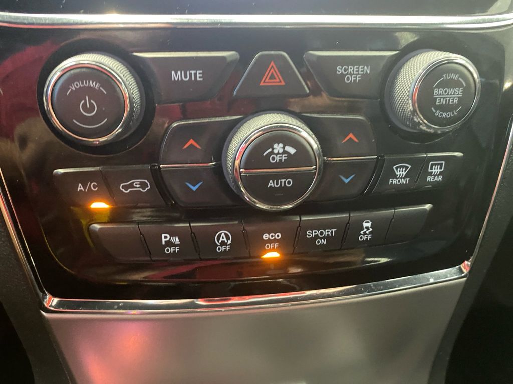 2020 Jeep Grand Cherokee Overland photo 25