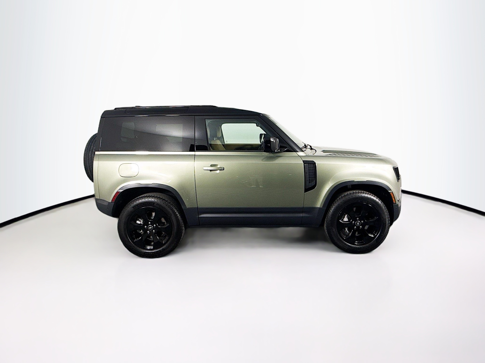 2025 Land Rover Defender 90 S photo 4
