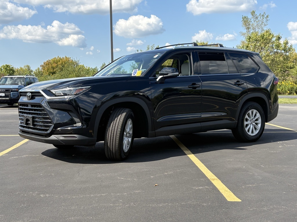 2025 Toyota Highlander Hybrid XLE photo 2