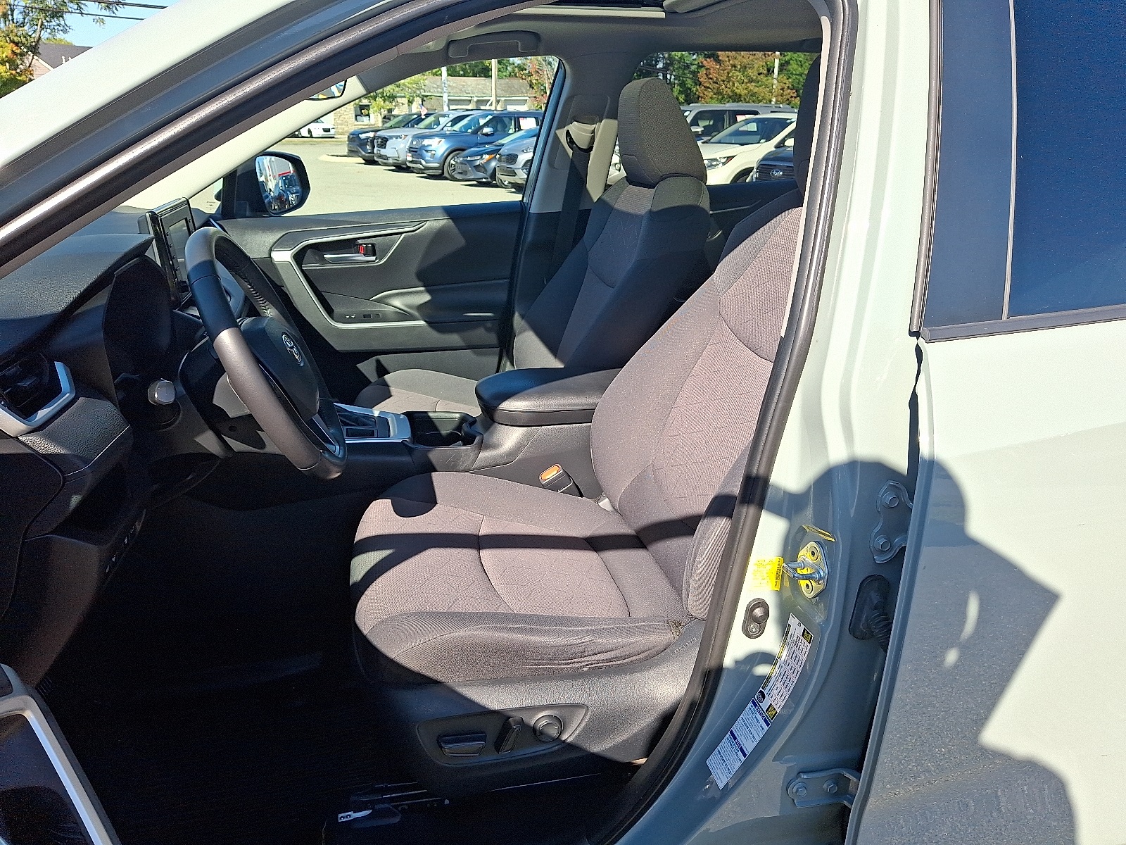 2019 Toyota RAV4 XLE photo 12