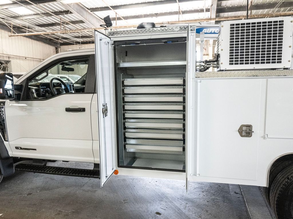 2024 Ford F-600 photo 25
