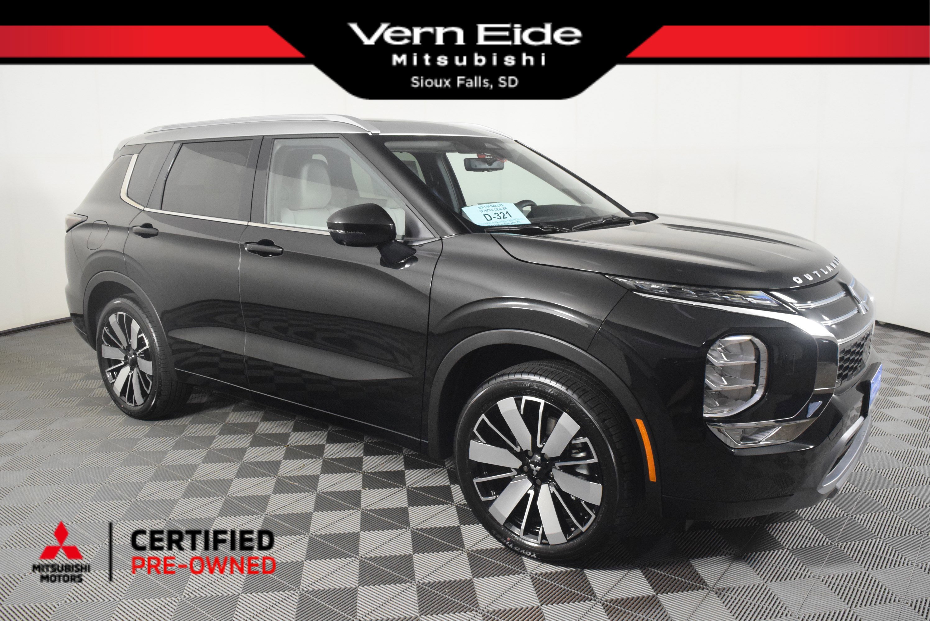 2025 Mitsubishi Outlander Plug-in Hybrid Platinum Edition's photo