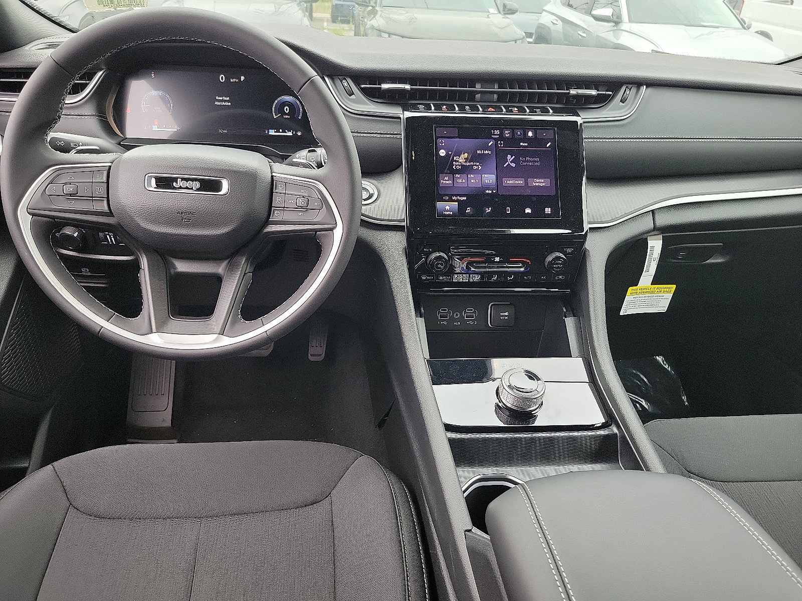 2025 Jeep Grand Cherokee Laredo photo 2