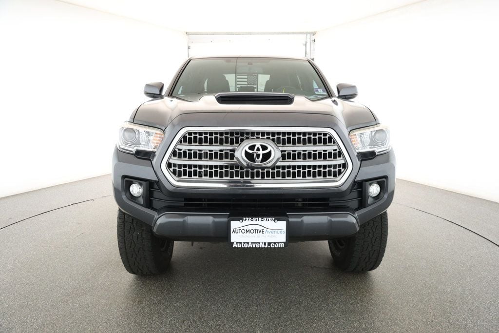 2017 Toyota Tacoma SR5 Sport TRD Pro photo 2