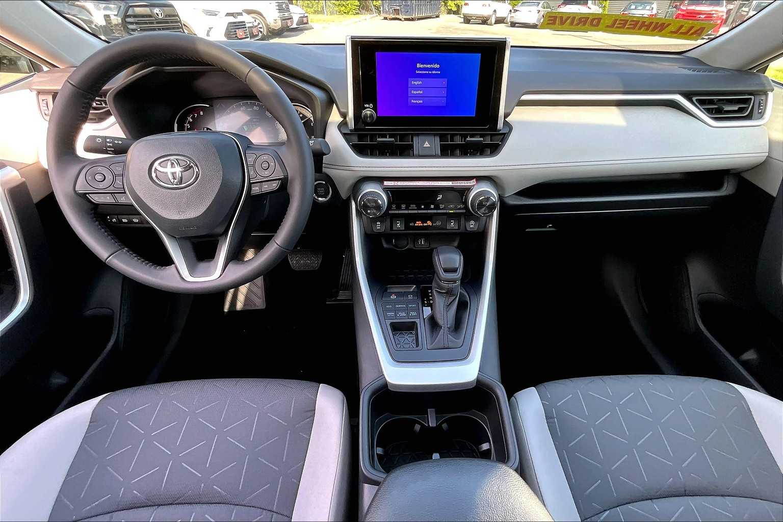 2025 Toyota RAV4 XLE photo 5