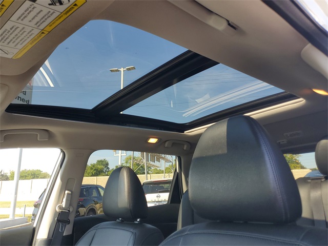 2019 Nissan Rogue SL photo 16