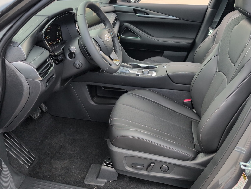 2026 Infiniti QX60 Luxe photo 6