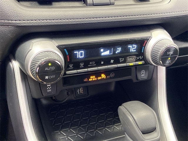 2024 Toyota RAV4 XLE photo 28