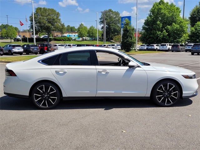 2025 Honda Accord Hybrid Touring photo 2