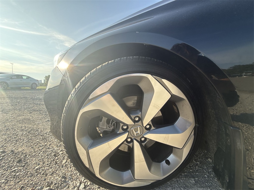 2018 Honda Accord Touring 2.0T photo 18